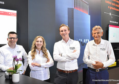 Hoogendoorn, Bart 't Hoen, Raisa Weterings, Laurent v.d. Ende and Johan Kodde, put their climate computer IIVO in the picture.